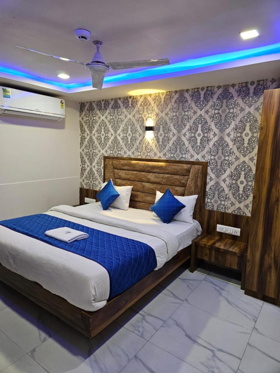 Hotel Ozone,Ahmedabad Exterior photo