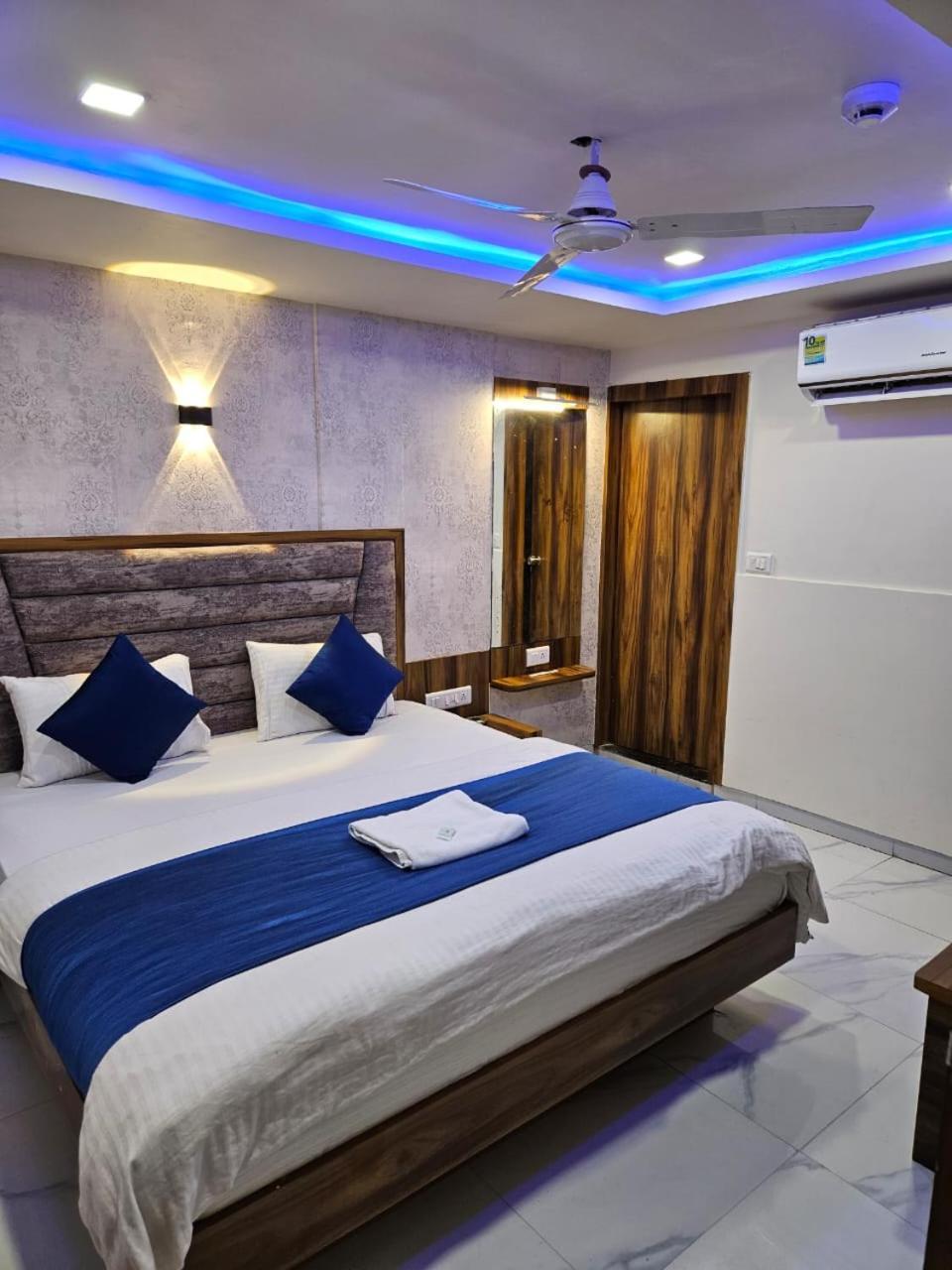 Hotel Ozone,Ahmedabad Exterior photo